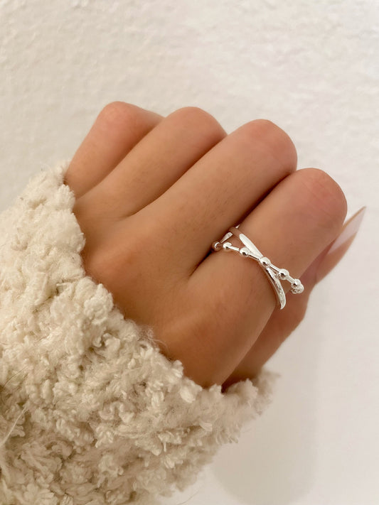 Silver Criss Cross Ring, Silver Bead Ring, Minimalist Ring, Silver Ring, Abstract Ring, Unique Ring, Everyday Ring, Modern Ring, Chic Ring
