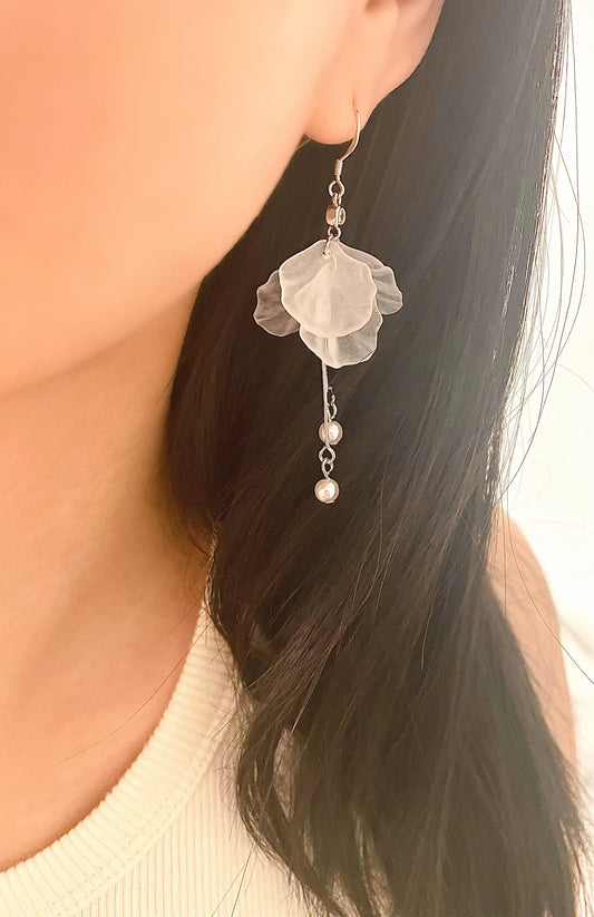 White petal flower earrings, petal earrings, white flower and pearl studs, boho flower earrings, white floral earrings, statement earrings